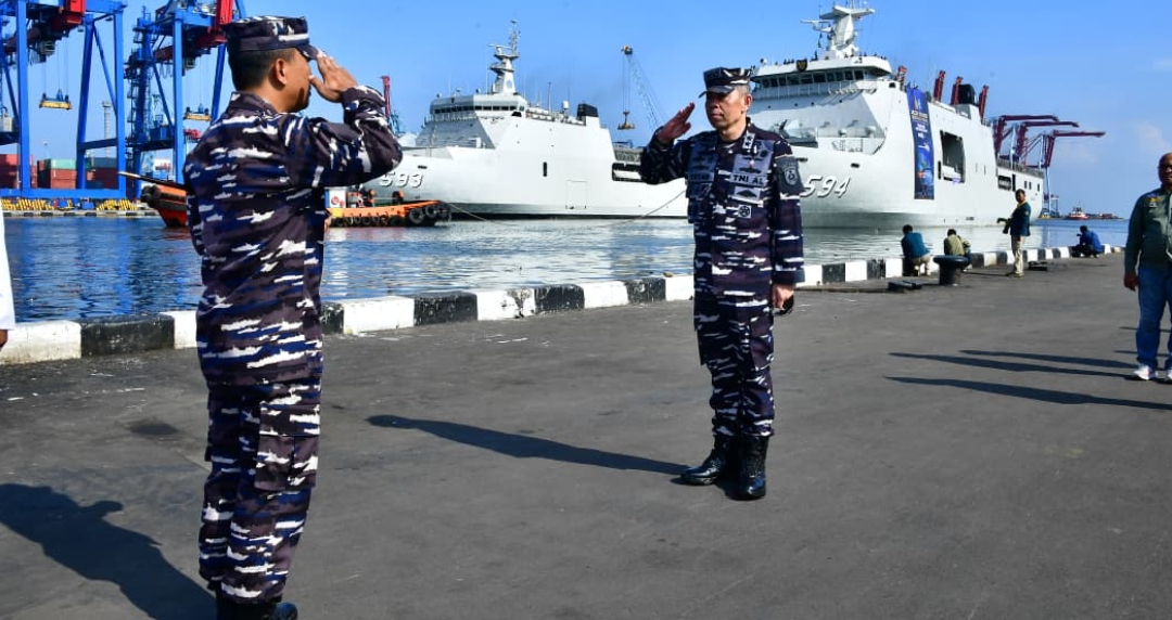 TNI AL Berangkatkan Pemudik Lintas Pulau Rute Jakarta-Bangka Belitung Gunakan KRI Semarang-594