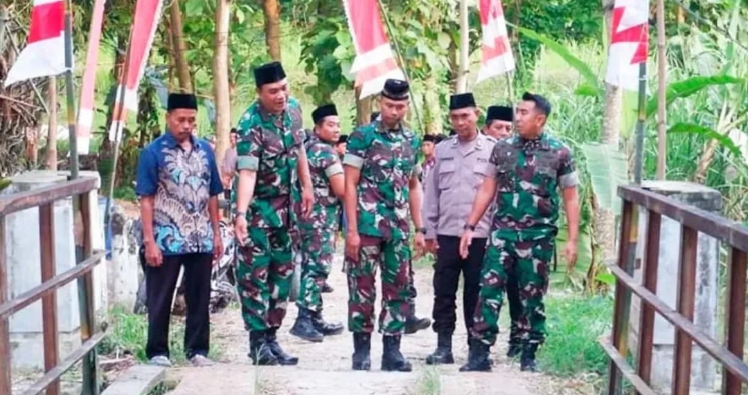 Permudah Mobilitas para Petani, Dandim 0811 Tuban Tinjau Pembangunan Jembatan di Desa Tawaran Kenduruan