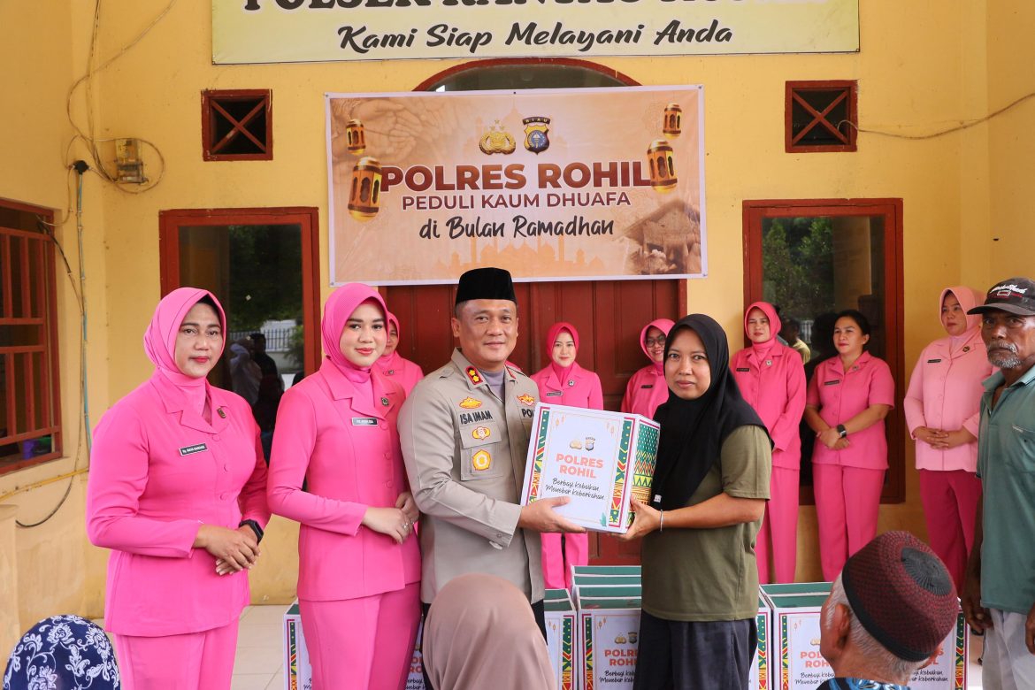 Kapolres Rohil dan Ketua Bayangkara Cabang Rohil Peduli Kaum Dhuapa, Salurkan 30 Paket Sembako Di Bulan Ramadhan 1447