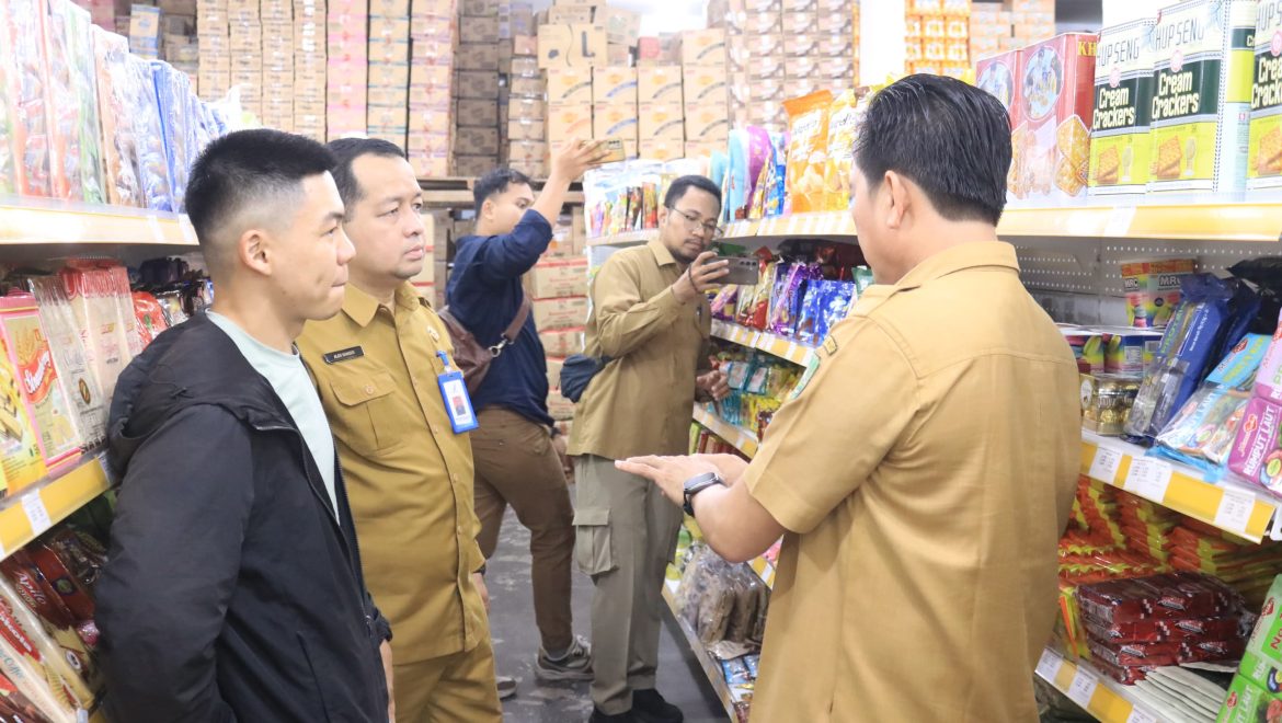 *Jelang Lebaran, BBPOM Pekanbaru dan Pemkab Meranti Sidak Minimarket di Selatpanjang*