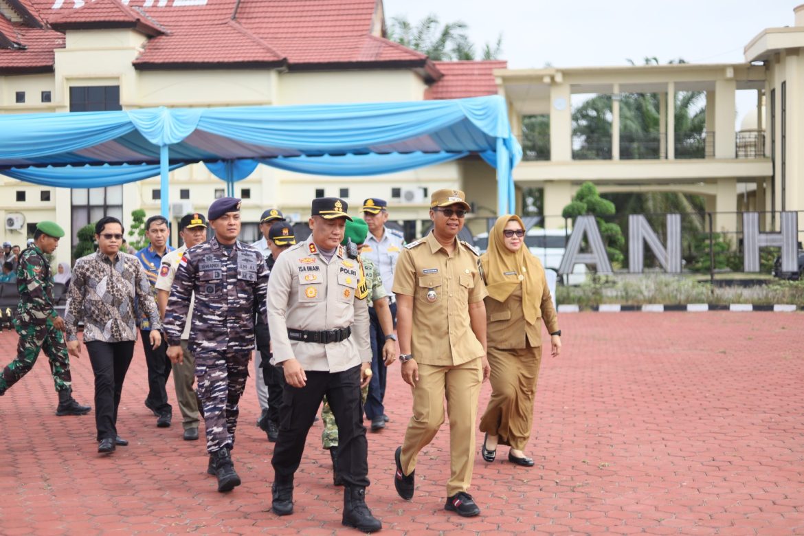 KAPOLRES ROHIL BERSAMA WAKIL BUPATI PIMPIN APEL GELAR PASUKAN OPERASI KETUPAT LANCANG KUNING 2026