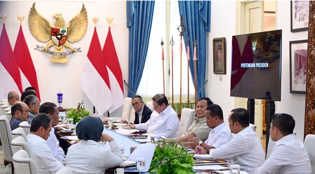 Pimpin Rapat Terbatas, Presiden Prabowo Instruksikan Percepatan Pembangunan Kampung Nelayan Merah Putih