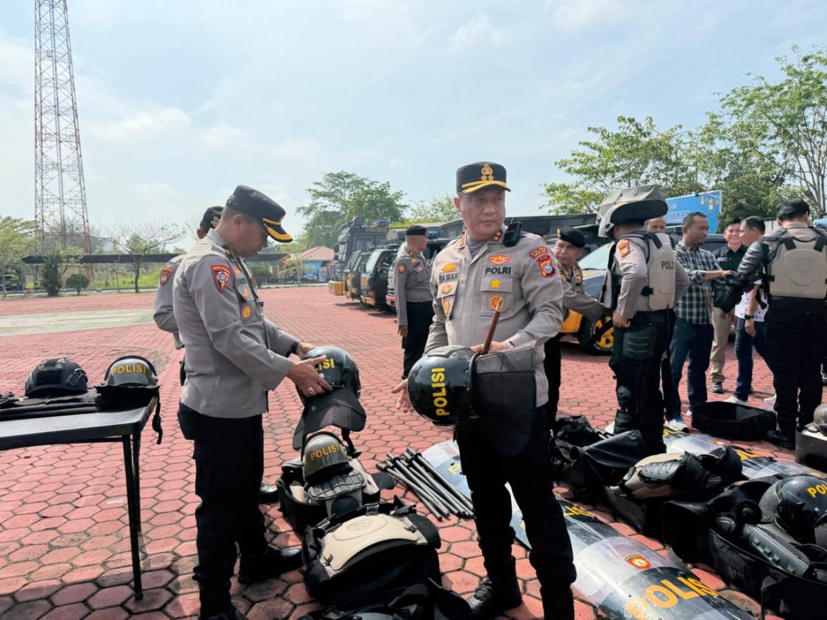 KAPOLRES ROKAN HILIR CEK KESIAPAN PERALATAN DALMAS DAN RANMOR HADAPI SITUASI NASIONAL