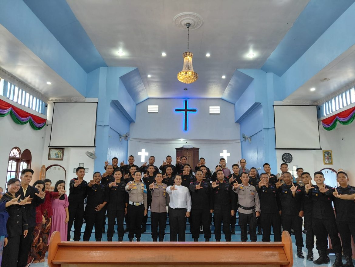 LAKSANAKAN PERINTAH KAPOLRES, KAPOLSEK PANIPAHAN LAKSANAKAN COOLING SYSTEM DI GEREJA HKBP PASCA AKSI DEMONSTRASI, SITUASI KAMTIBMAS TETAP KONDUSIF