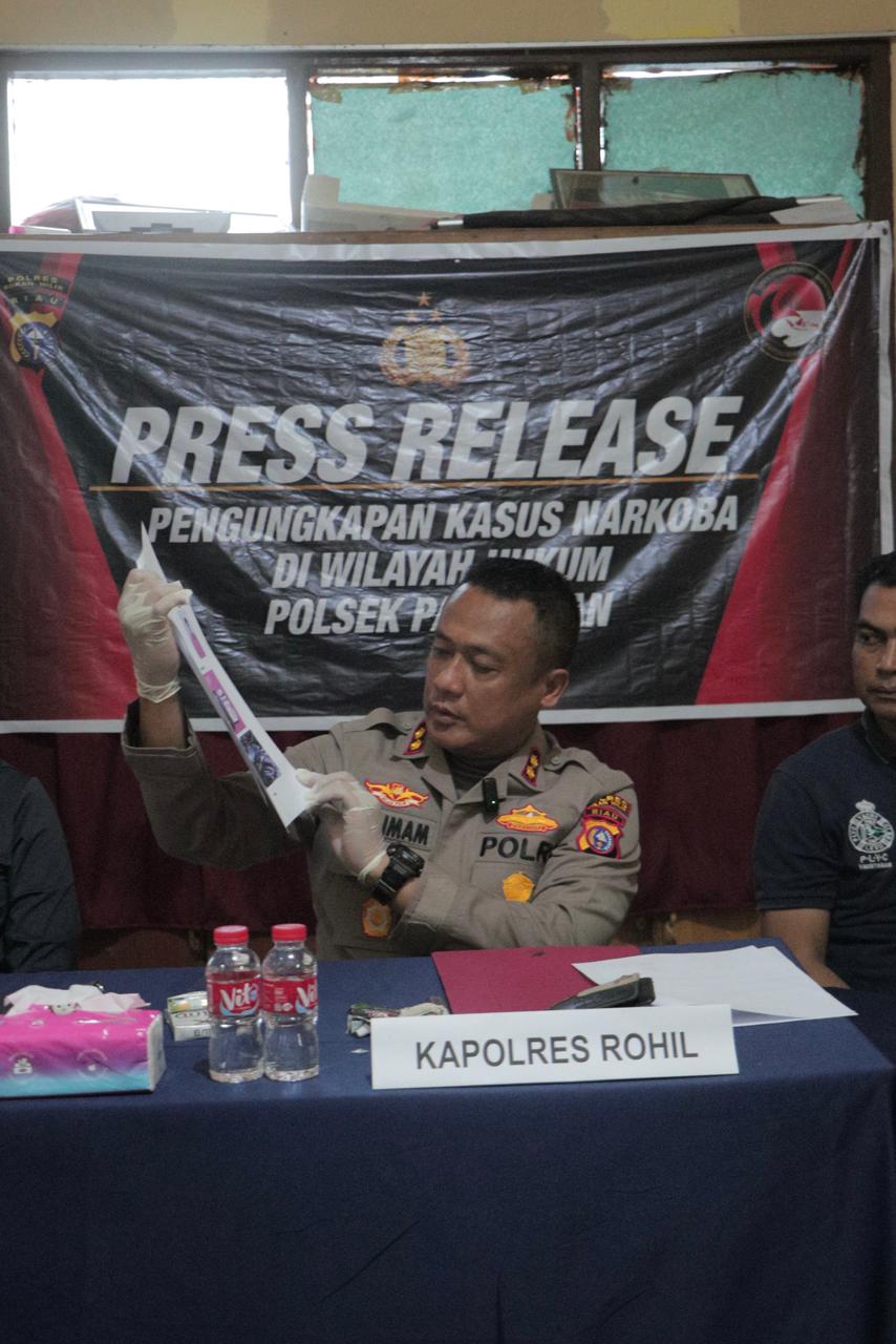 KAPOLRES ROHIL PIMPIN PRESS RELEASE PENGUNGKAPAN KASUS NARKOBA DI PANIPAHAN, PEMDA DUKUNG PENUH PEMBERANTASAN