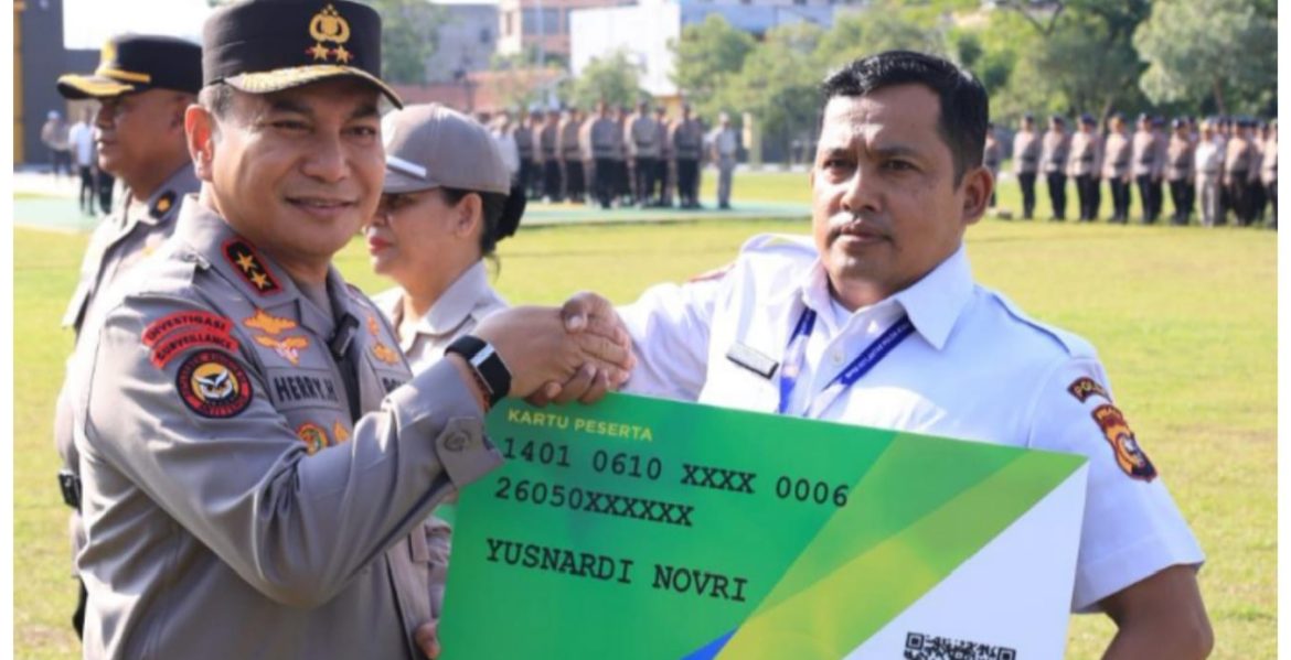 Polda Riau Gelar Apel Penyerahan Kartu BPJS Ketenagakerjaan bagi PPPK dan PHL