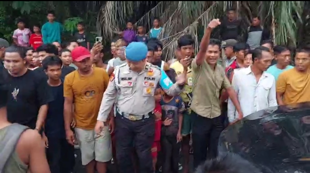 *AKSI SPONTANITAS MASYARAKAT TERKAIT PENGUNGKAPAN KASUS NARKOBA DI KECAMATAN RANTAU KOPAR*