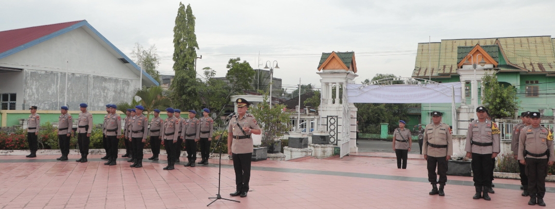 POLRES ROKAN HILIR GELAR UPACARA ZIARAH DAN TABUR BUNGA DI TAMAN MAKAM PAHLAWAN DALAM RANGKA HUT BHAYANGKARA KE-80
