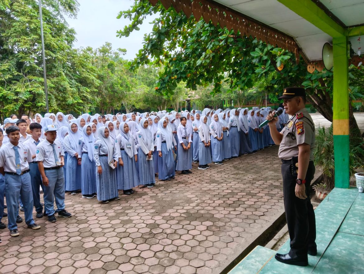 Kapolsek Bangko Pusako Berikan Penyuluhan Bahaya Narkoba kepada Pelajar SMAN 2 Bangko Pusako