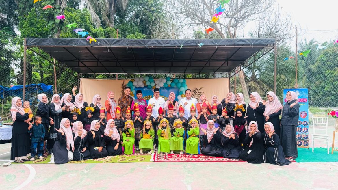 Meriah !!!   Perpisahan PAUD /TK suradiraja  kepenghuluan batu hampar angkatan ke 7 menampilkan pentas seni dan budaya