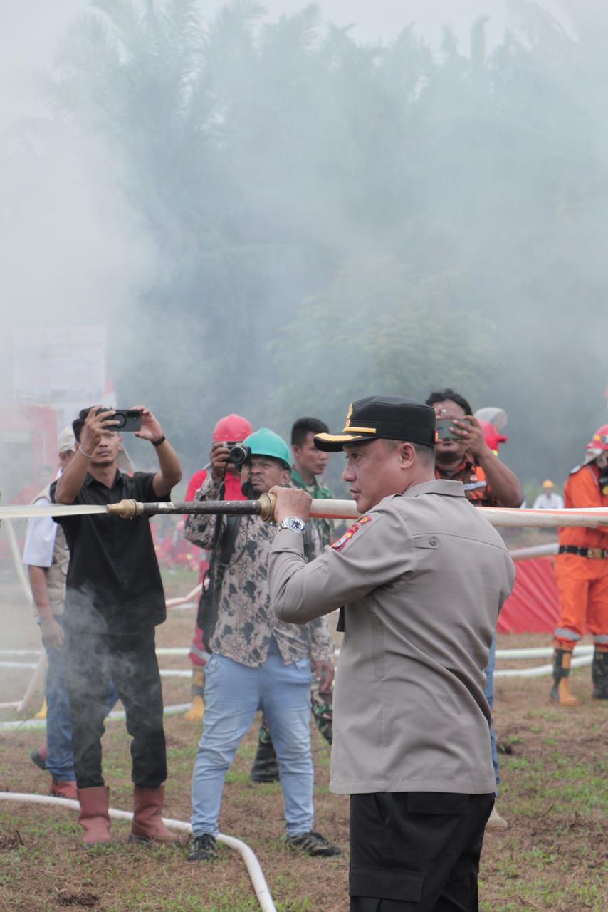 KAPOLRES ROKAN HILIR PIMPIN APEL SIAGA KARHUTLA BERSAMA PT SALIM IVOMAS PRATAMA DAN PEMKAB ROHIL, PERKUAT KOMITMEN CEGAH KEBAKARAN HUTAN DAN LAHAN