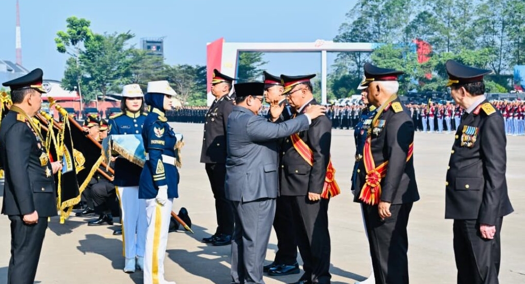 Presiden Prabowo Anugerahkan Tanda Kehormatan dan Pangkat Istimewa kepada Jajaran Polri