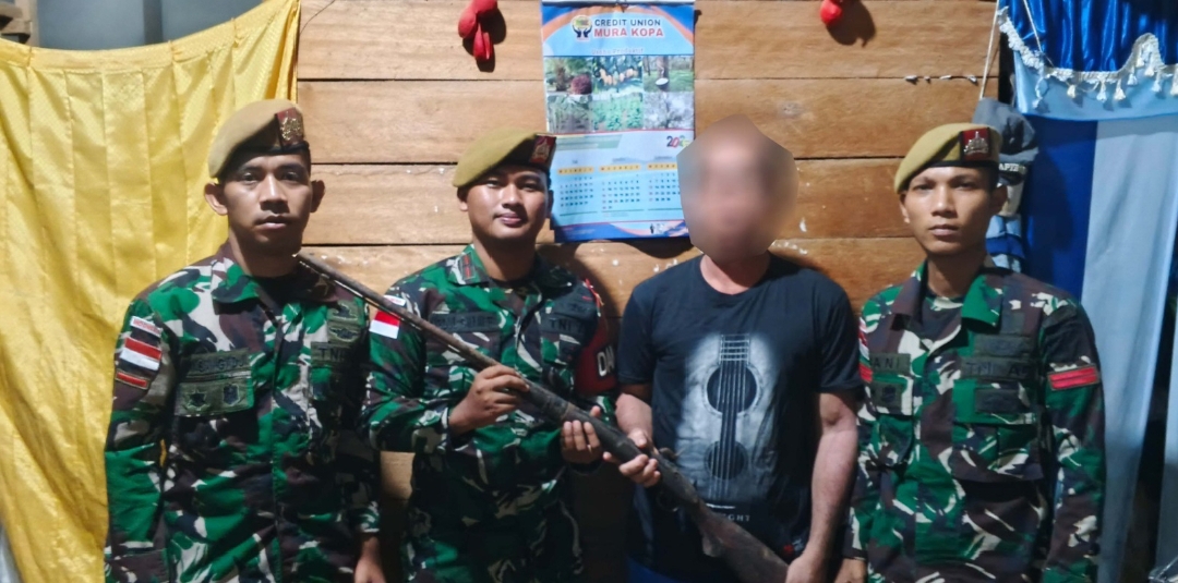 Kepercayaan Masyarakat Meningkat, Satgas Pamtas Terima Penyerahan Senjata Rakitan di Perbatasan RI-Malaysia