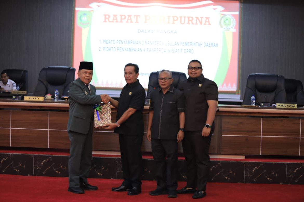 DPRD Kepulauan Meranti Buka Paripurna ke-5,3 Ranperda Usulan Pemda dan 4 Inisiatif Dewan Disampaikan