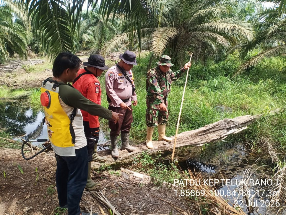 Patroli Gabungan Karhutla di Teluk Bano I, Polsek Bangko Pusako Sebarkan Maklumat Kapolda Riau