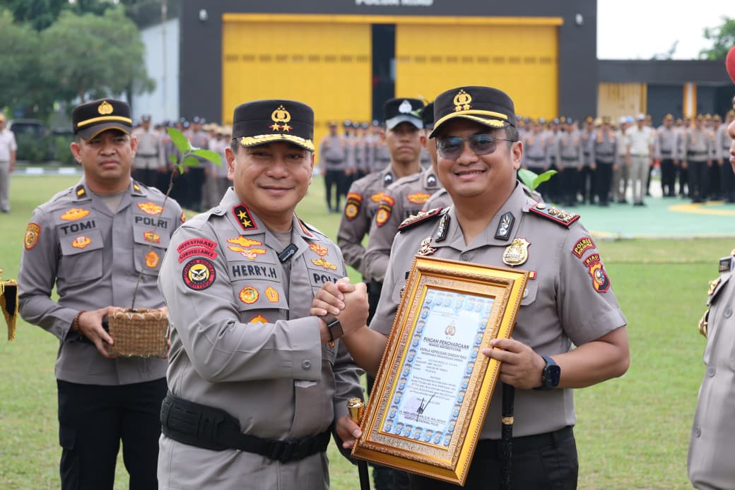 133 Personel Berprestasi Diguyur Penghargaan, Kapolda Riau: Bangun Kepercayaan Publik dengan Karya Nyata