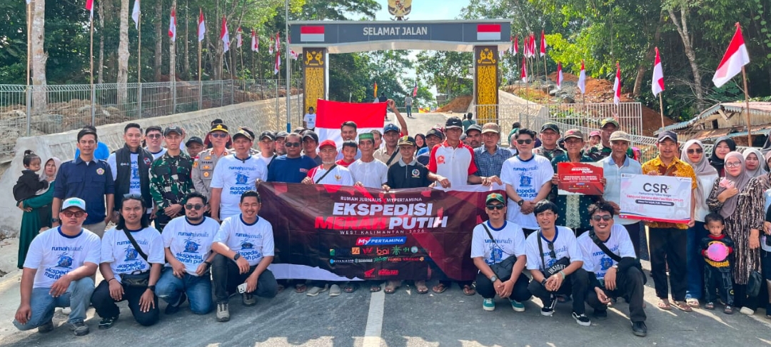 *1.000 Bendera Merah Putih Berkibar di PLB Temajuk, Satgas Yonarmed 19/Bogani Kobarkan Nasionalisme di Perbatasan*