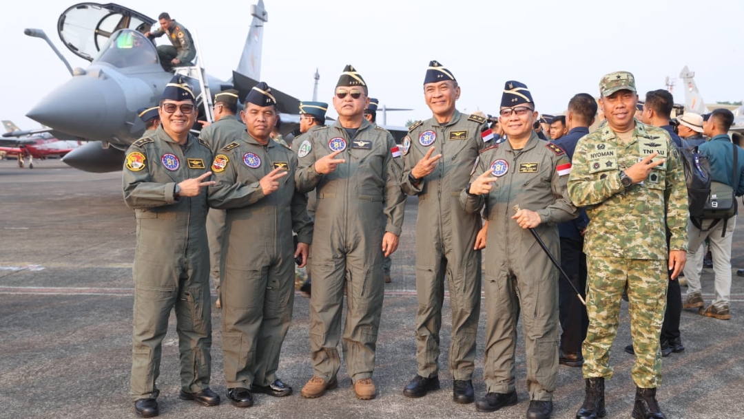 *Kasad Apresiasi Penerbang Demo Udara HUT ke-81 RI*