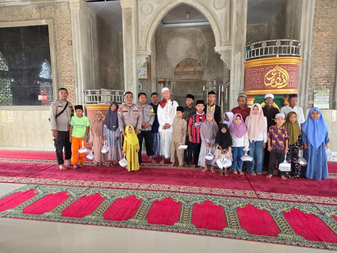 Ekspedisi Merah Putih Presisi Polres Rokan Hilir Hadir di Panipahan, Salurkan Sedekah Makanan untuk Anak Yatim di Wilayah Terdepan