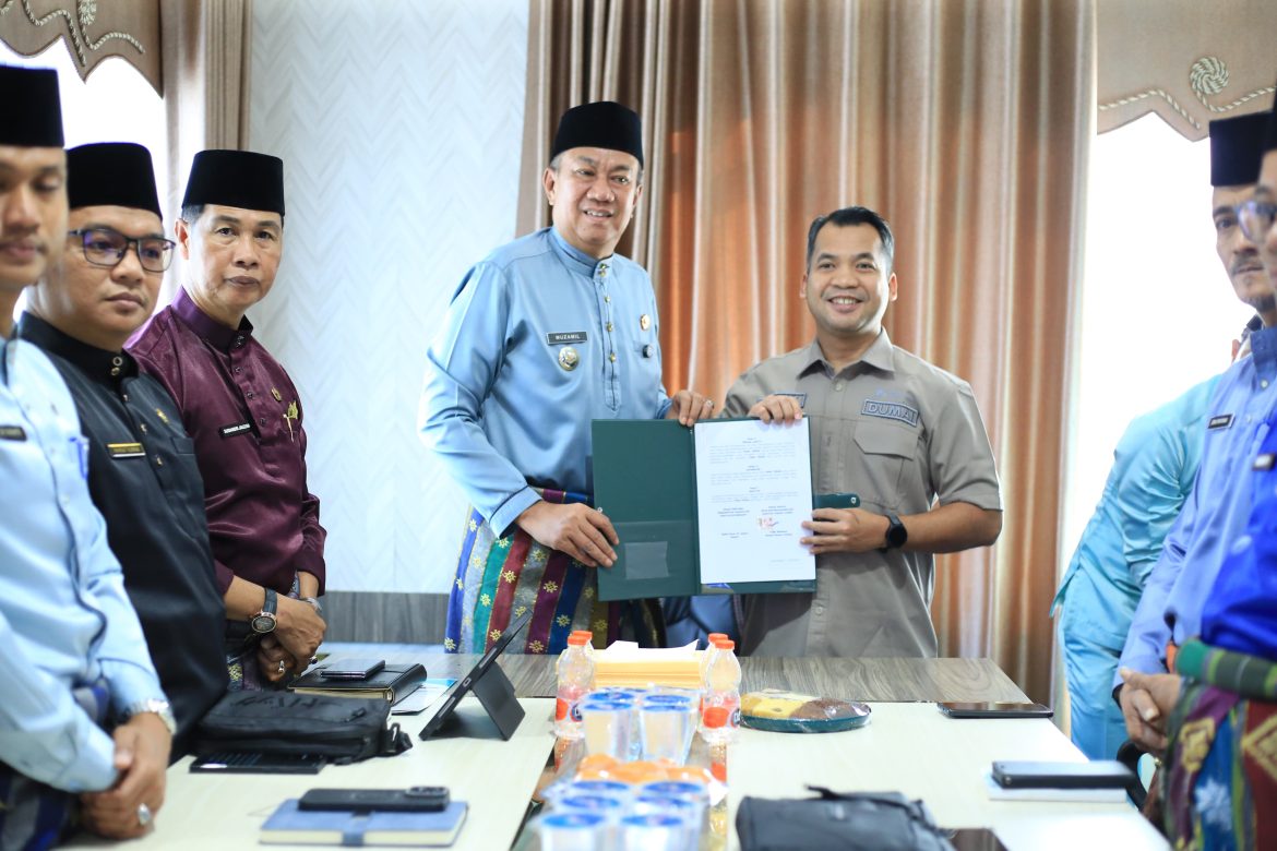 Wabup Meranti Serahkan Santunan BPJS Rp52 Juta, Optimalisasi Pelaksanaan Program Jaminan Sosial Ketenagakerjaan Diperkuat