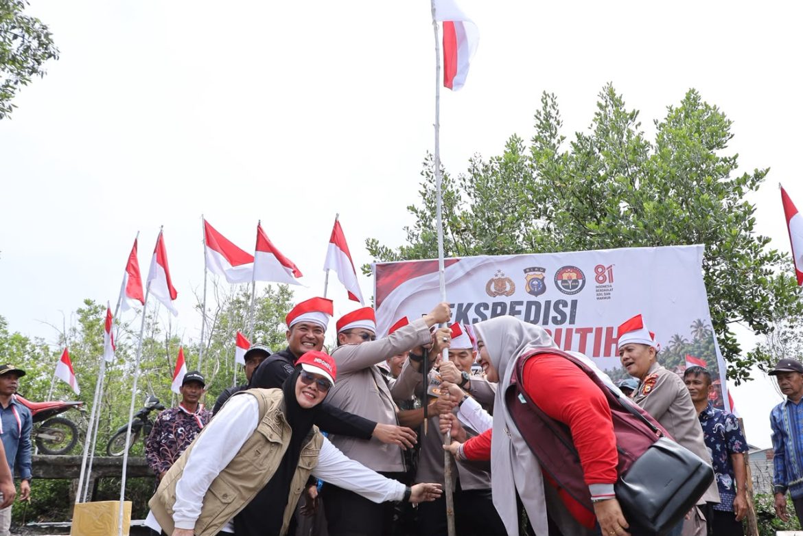 Ekspedisi Merah Putih Presisi Polda Riau Hadir di Panipahan, Salurkan Bantuan dan Layanan Kesehatan