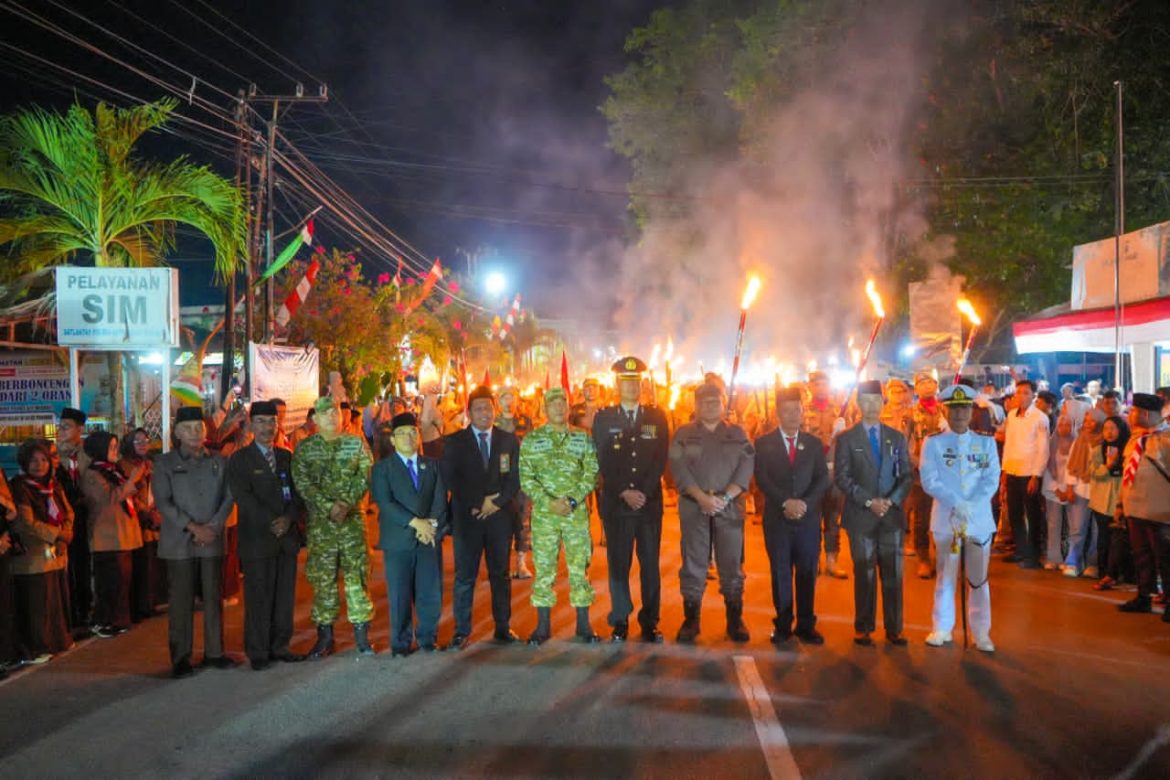 Pemkab Meranti Gelar Pawai Obor,Sekda: Semangat Perjuangan Harus Terus Menyala