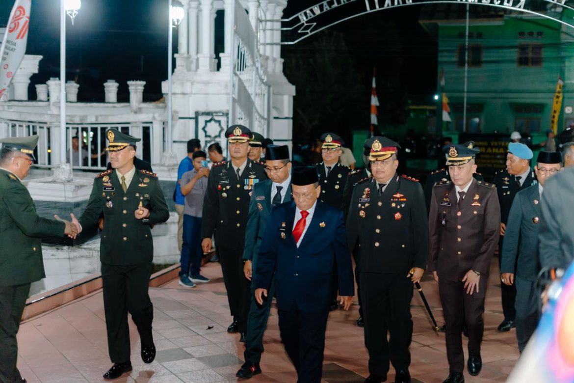 Kenang Jasa Pahlawan, Kapolres Rohil Hadiri Apel Kehormatan dan Renungan Suci HUT ke-81 RI