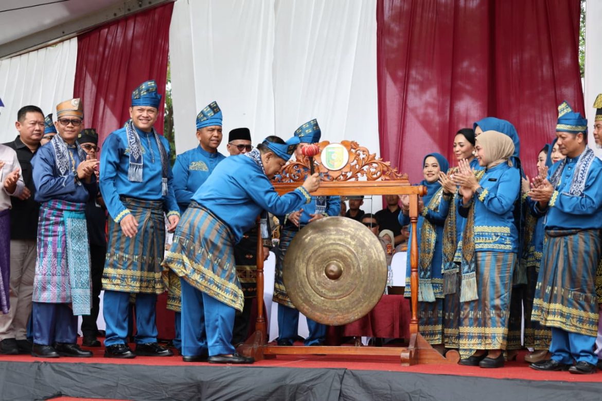 Wakapolda Riau Hadiri Pembukaan Festival Pacu Jalur Tradisional 2026 di Kuansing