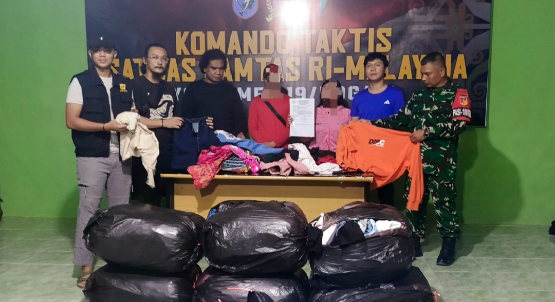 *Satgas Pamtas RI-Malaysia Yonarmed 19/Bogani Gagalkan Penyelundupan 7 Koli Ball Press Illegal di Jalur Tikus Entikong*