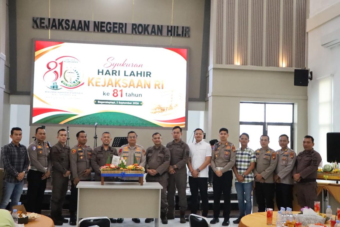 Pererat Sinergitas, Kapolres Rohil Beri Kejutan kepada Kajari Rohil di Hari Lahir Kejaksaan RI ke-81