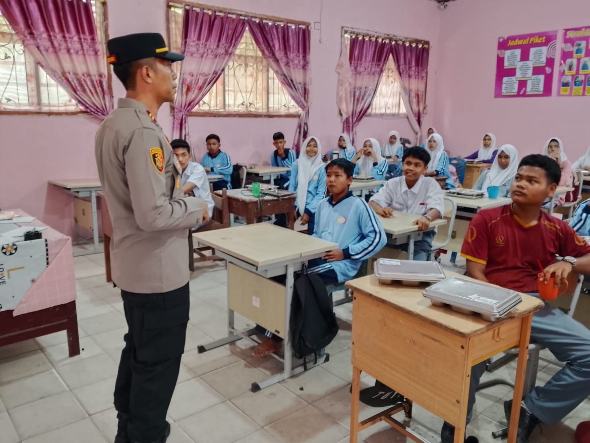 *Polsek Rantau Kopar Sosialisasikan Pencegahan Karhutla dan Bagikan Masker di SMA Negeri 01 Rantau Kopar*