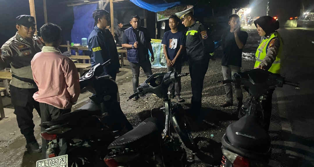 Cegah Balap Liar dan Kejahatan Jalanan, Polres Rokan Hilir Gelar Patroli Blue Light di Jalur Lintas  