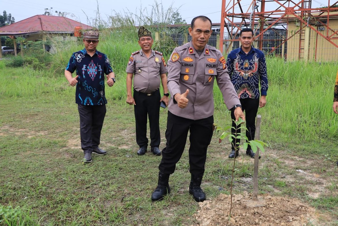 Green Policing — Polres Rohil Tanam Pohon, Wujud Kepedulian Terhadap Kelestarian Lingkungan  
